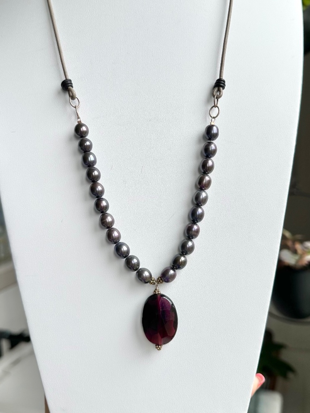 NWT Peyote Bird Free Spirit Peacock Pearl & Garnet Leather Adjustable Necklace